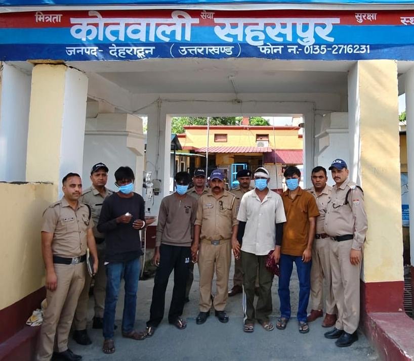 फ़ोटो:पुलिस की गिरफ़्त में विनोद के हत्यारे..